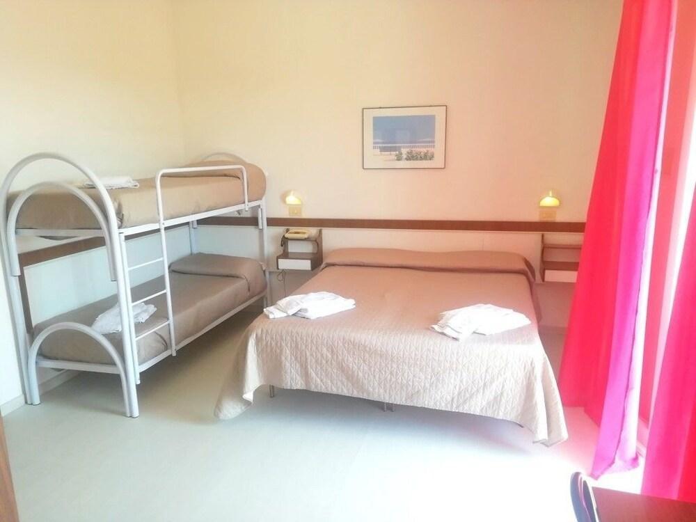 Hotel Rita チェルヴィア エクステリア 写真