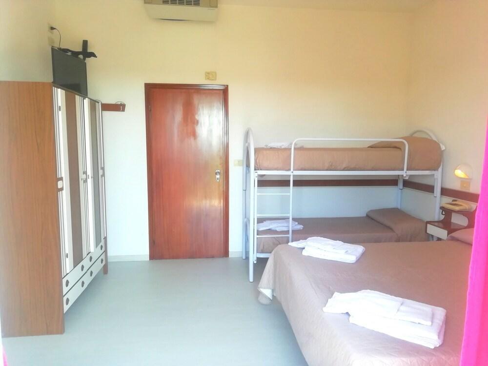 Hotel Rita チェルヴィア エクステリア 写真