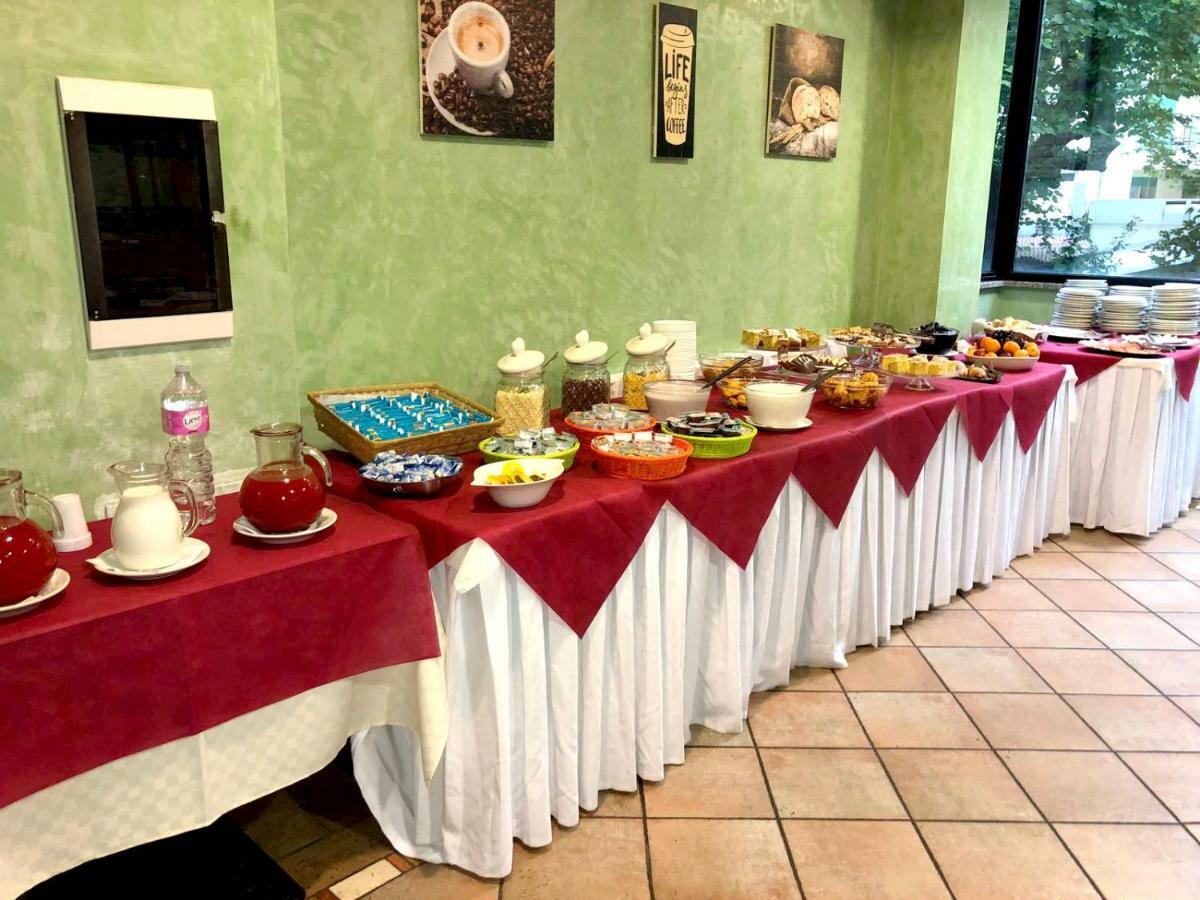 Hotel Rita チェルヴィア エクステリア 写真